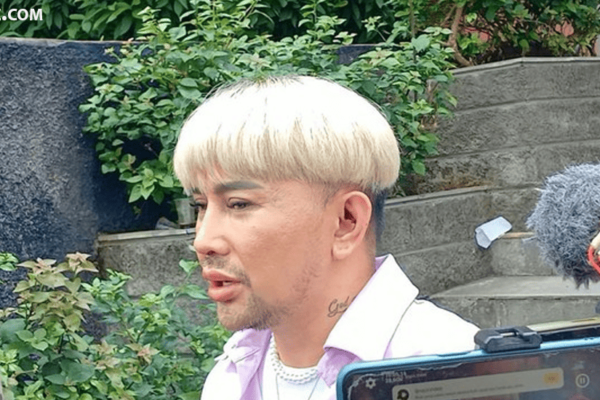 Caren Delano di Hari Bahagia Billy Syahputra dan Vika Kolesnaya